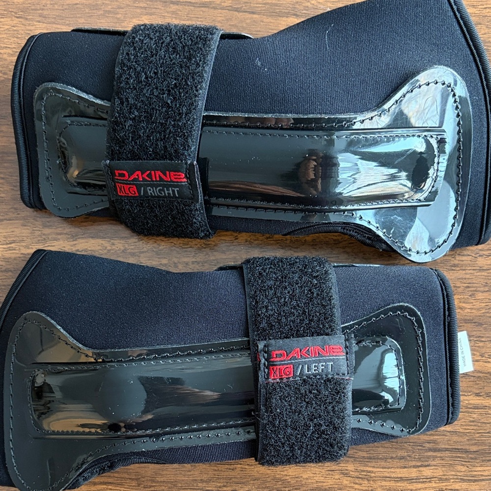 Dakine Black Wrist Guards for Skiing or Snowboarding - Picture 5 of 5